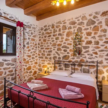 Villa In The Woods *